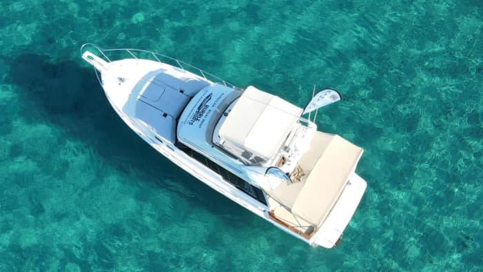 Getaway to Ibiza: 4h30 of relaxation on a motorboat