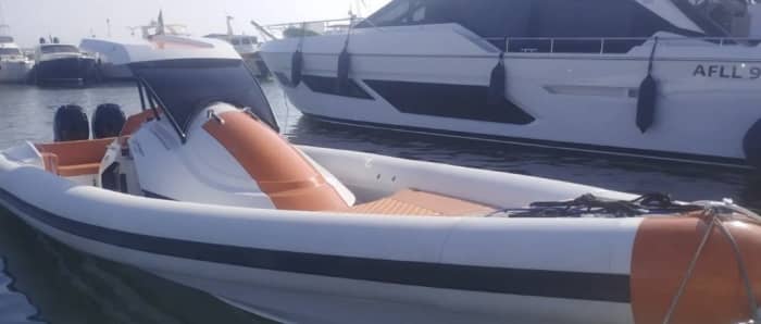 Einen Tag lang Nettuno entdecken: Das wahre Dolce Vita auf einem Motorboot