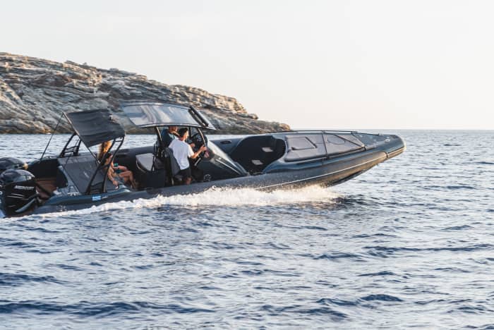 4 ore a Serifos: noleggia una barca a motore e goditi