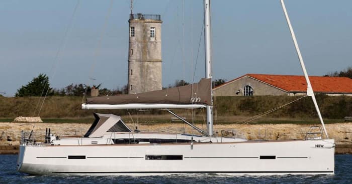 An exceptional day on a spacious sailboat in Corsica