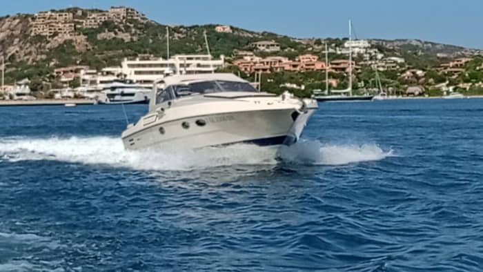 La Maddalena Escape - Descubre paraísos ocultos con un capitán local.
