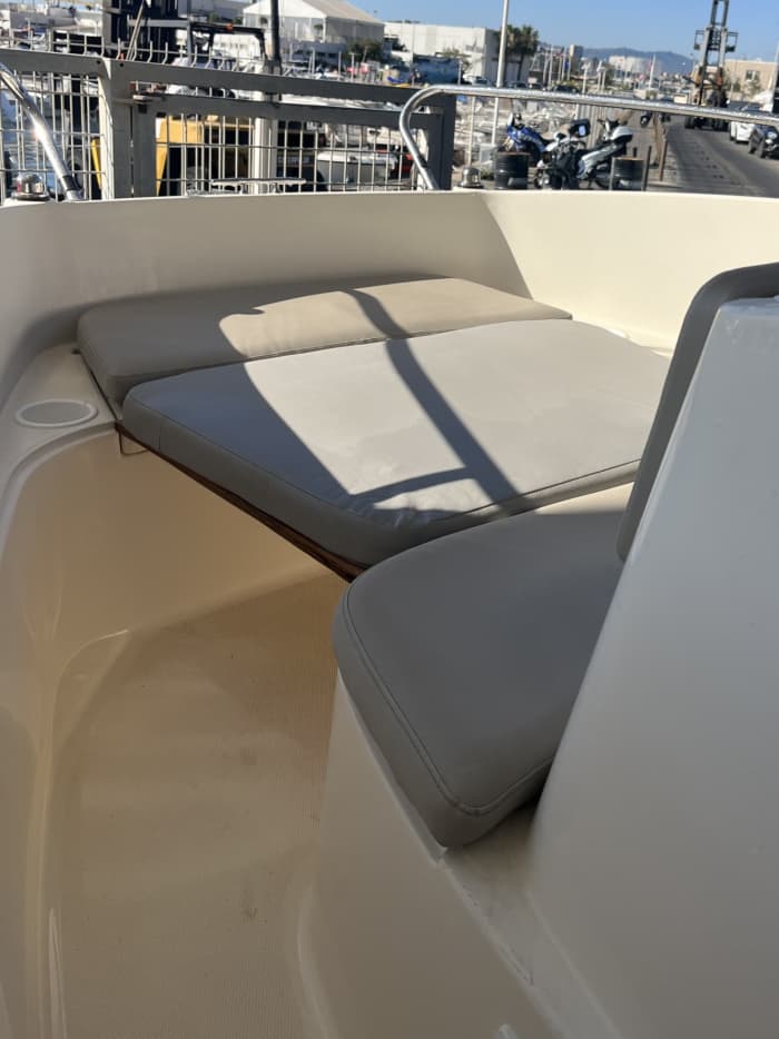 Half-day Marseille discovery: Your short escape on a motorboat