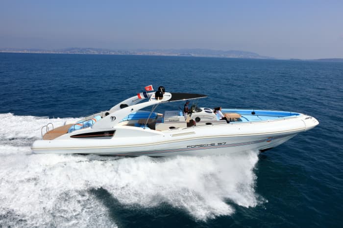Disfrute de 3 horas y 15 minutos de sol en un yate a motor en San Martín.