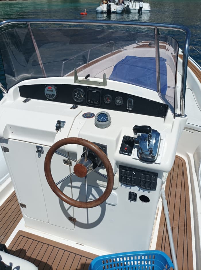 Verken Syracuse in een halve dag: huur een motorboot voor 4 uur.