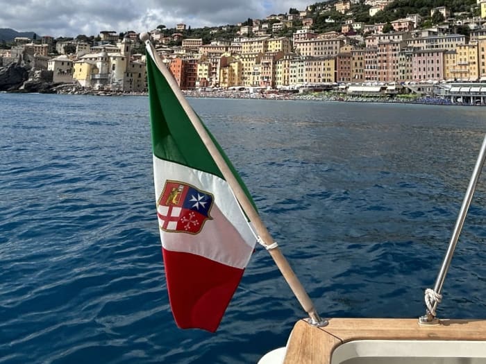 Ontdek Camogli per boot: een hele dag op het water aan boord van een motorboot.