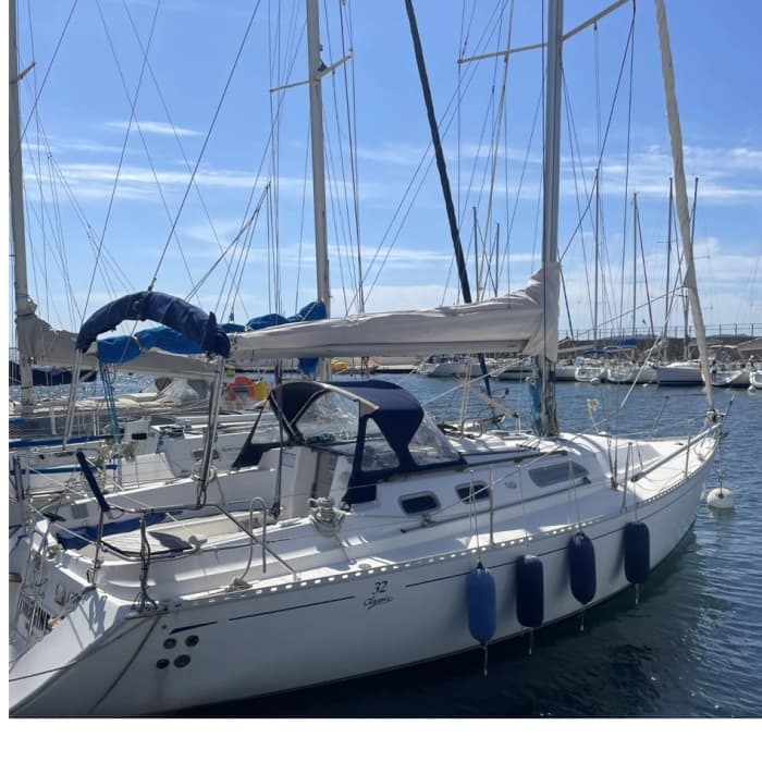 Explore Hyères and enjoy a full day of sailing on a sailboat
