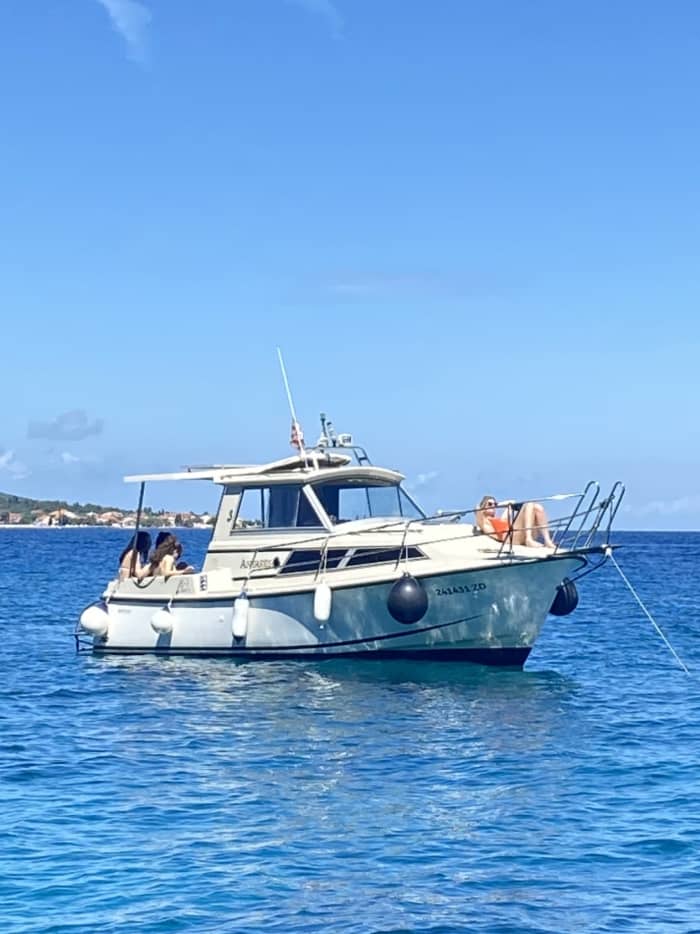 Descubra el archipiélago de Zadar con una excursión privada de Antares.