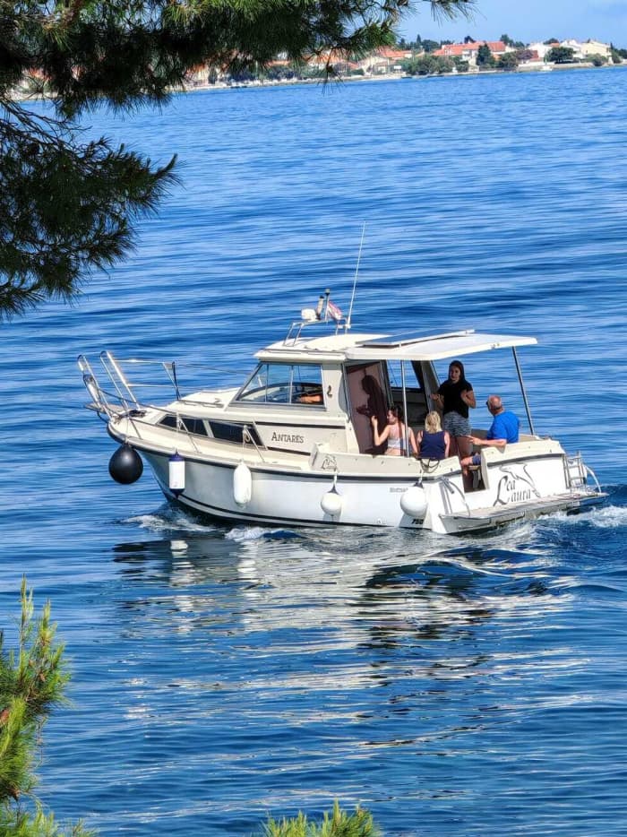 Descubra el archipiélago de Zadar con una excursión privada de Antares.