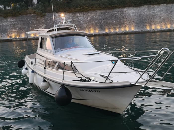 Descubra el archipiélago de Zadar con una excursión privada de Antares.