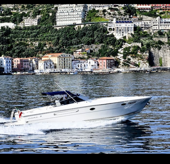Luxe dagcruise naar Capri vanuit Sorrento – de rotsen, grotten en exclusieve baaien van Faraglioni