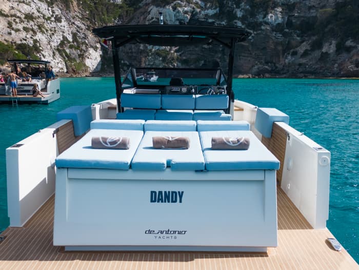 D34 Dandy I All inclusive, fuel, skipper, Sail to Formentera Illetas with a fixed price and without worries.