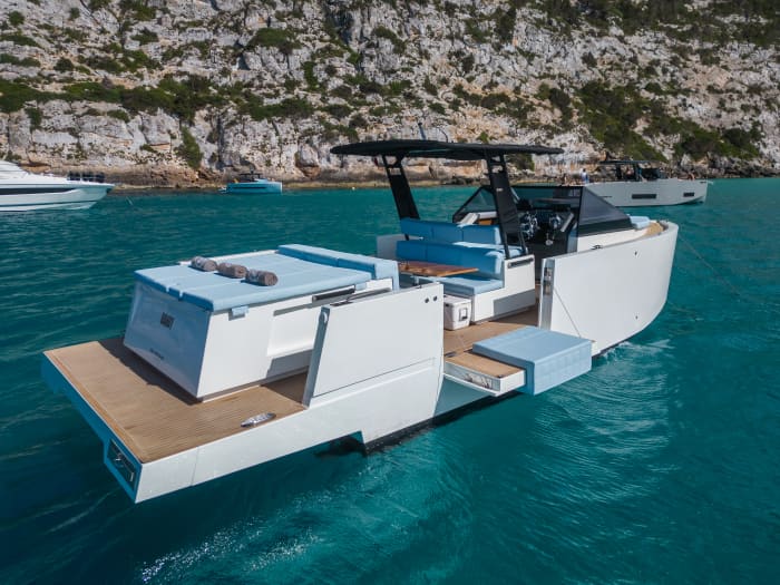 D34 Dandy I All inclusive, fuel, skipper, Sail to Formentera Saona with a fixed price and without worries.