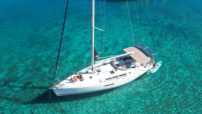 CROISIÈRE AU COUCHER DU SOLEIL VERS L'ÎLE D'AGIOI THEODOROI