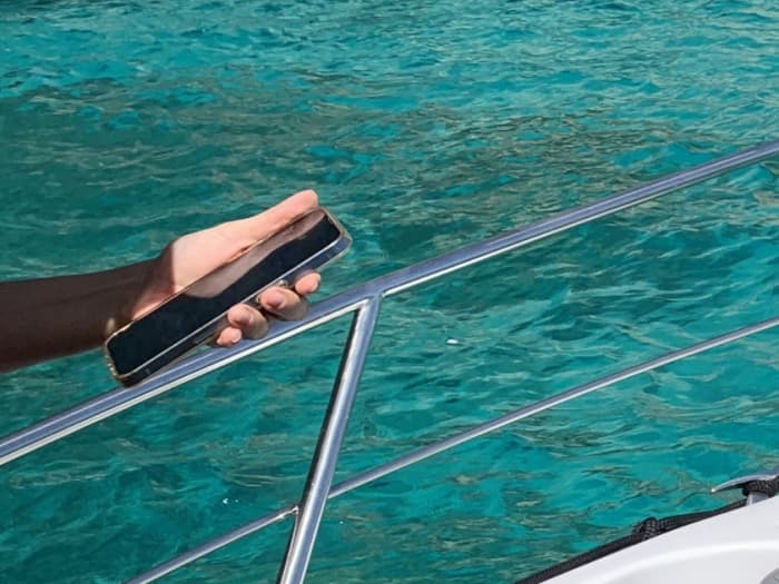 Medio día entre las aguas turquesas y las cuevas de Malta.
