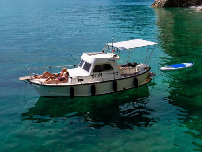 La escapada definitiva en barco a Budva: 4 horas de magia costera.