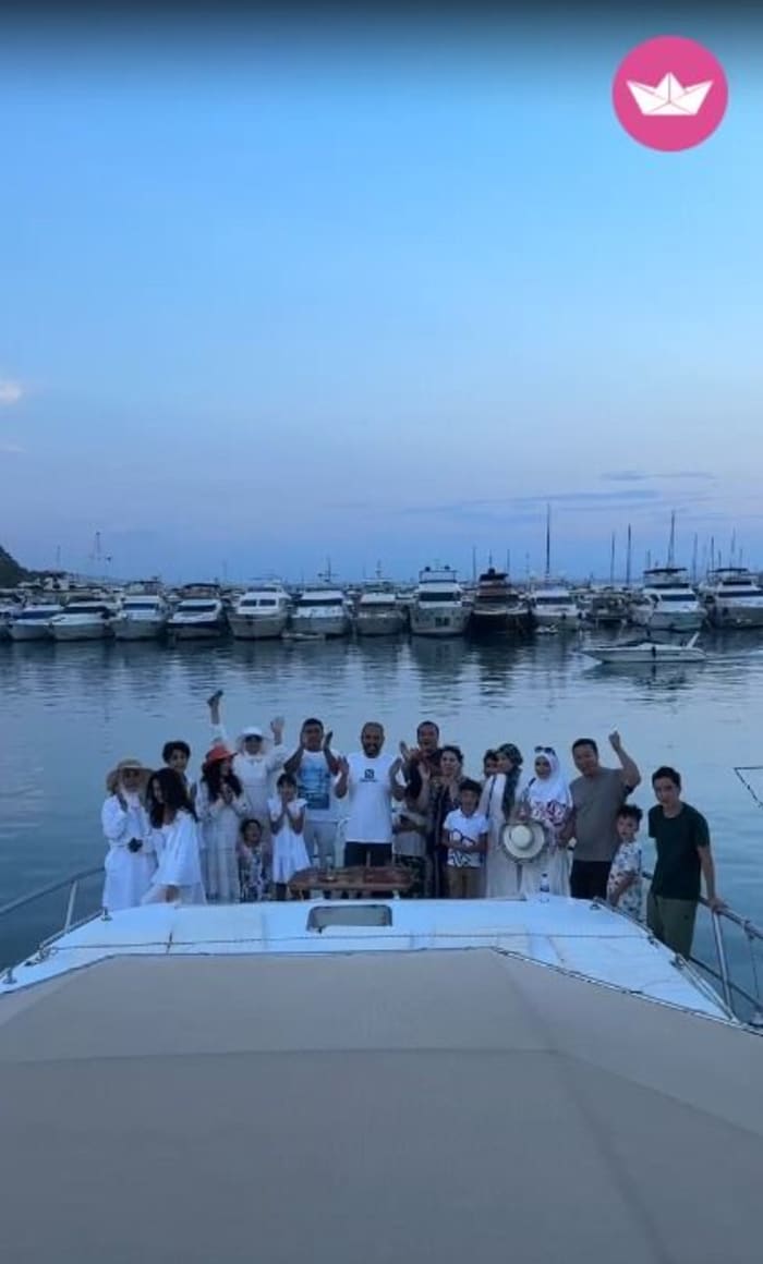 26 personTURQUOISE BLUE: 5 Hour Private Boat Tour