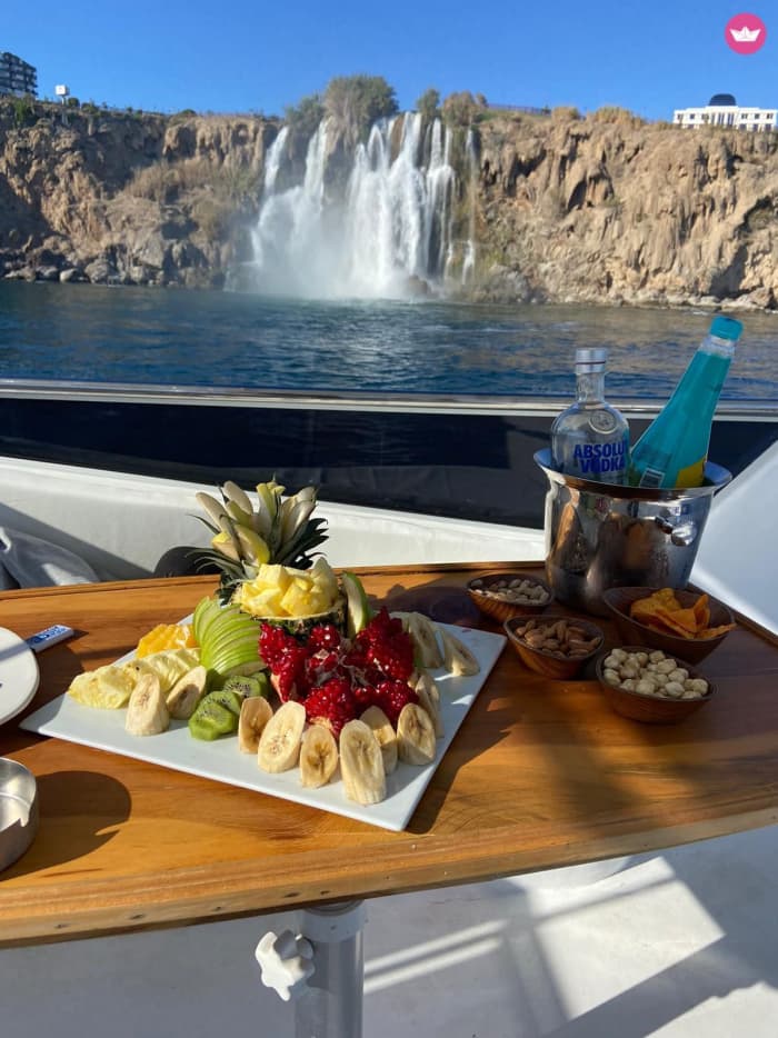 26 personTURQUOISE BLUE: 5 Hour Private Boat Tour