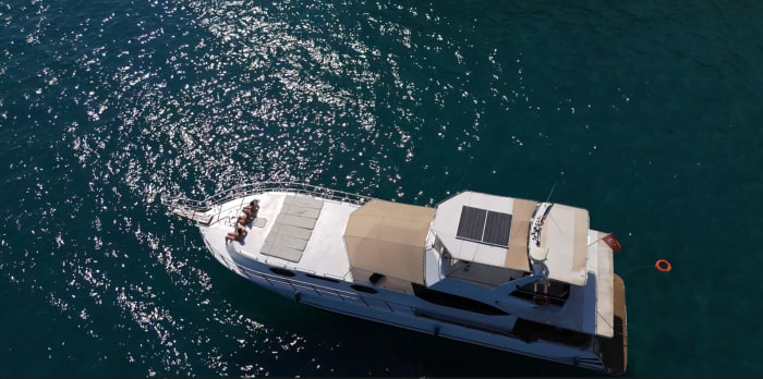 26 personTURQUOISE BLUE: 5 Hour Private Boat Tour