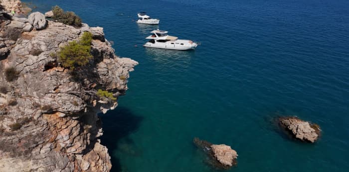 26 personTURQUOISE BLUE: 5 Hour Private Boat Tour