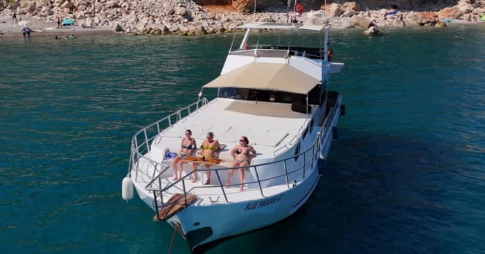 26 personTURQUOISE BLUE: 5 Hour Private Boat Tour