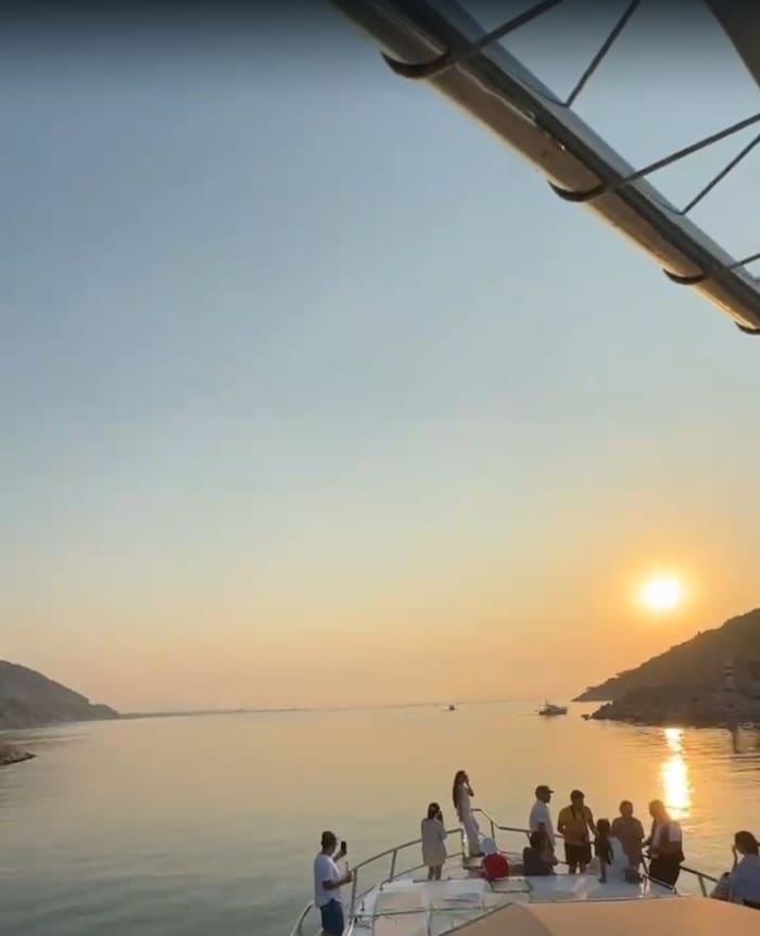 26 personTURQUOISE BLUE: 5 Hour Private Boat Tour