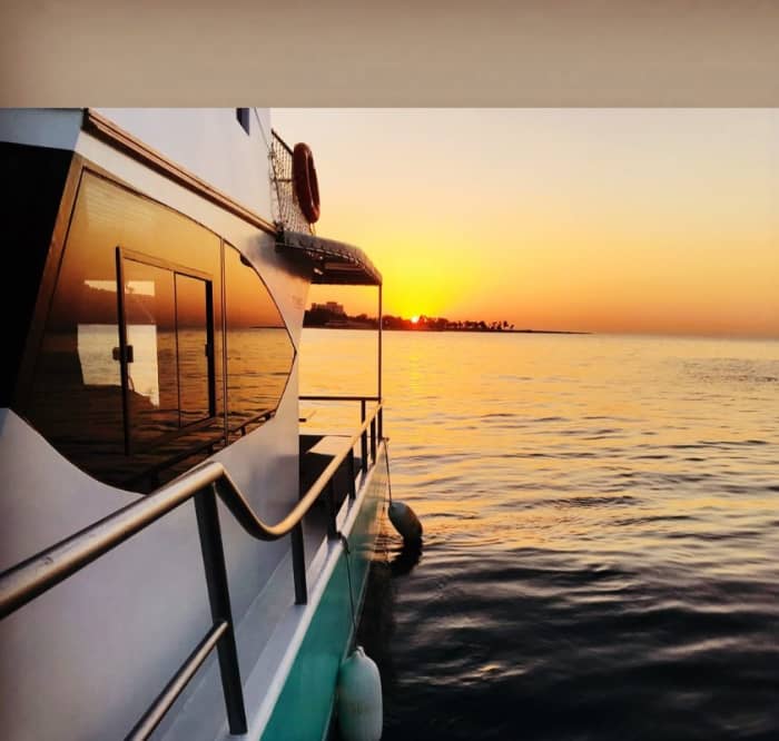 26 personTURQUOISE BLUE: 5 Hour Private Boat Tour