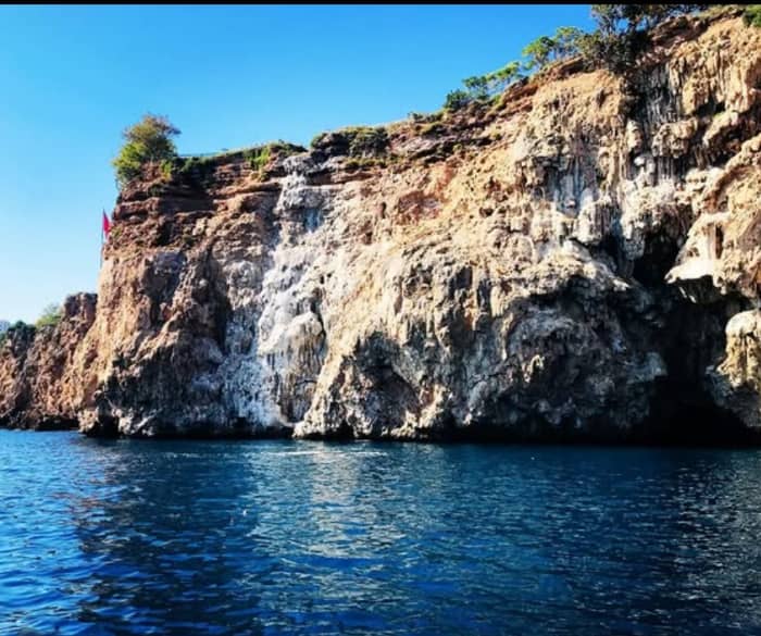 Passeio de barco particular para 26 pessoas pela descoberta do Mediterrâneo saindo de Antália