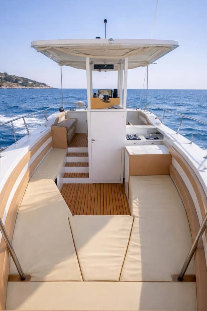 A day on a boat in the Gargano – crystal-clear sea and caves