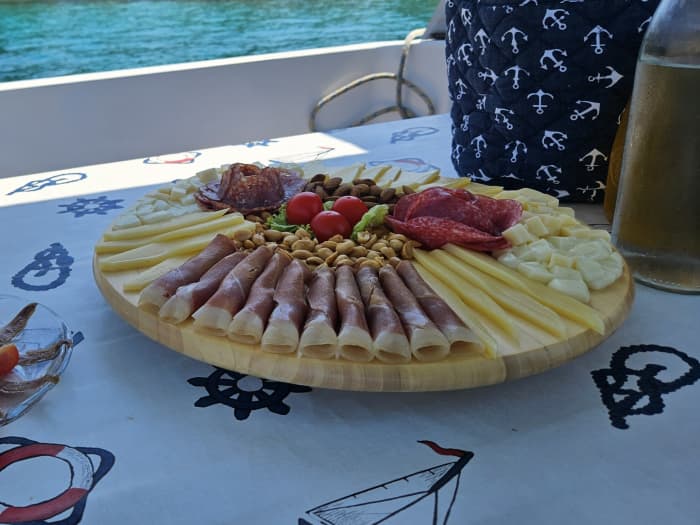 Détendez-vous lors d'une excursion en bateau de 4 heures à Korčula.