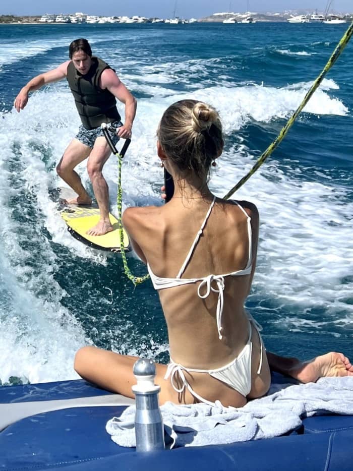 Enjoy 9h on a motorboat to explore Paros