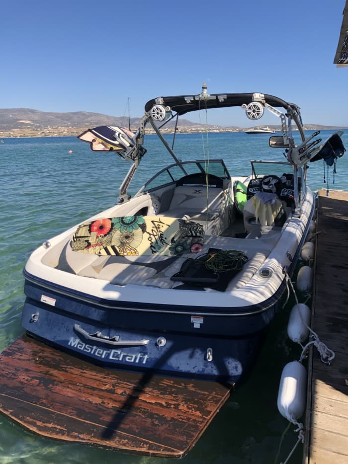 Enjoy 9h on a motorboat to explore Paros