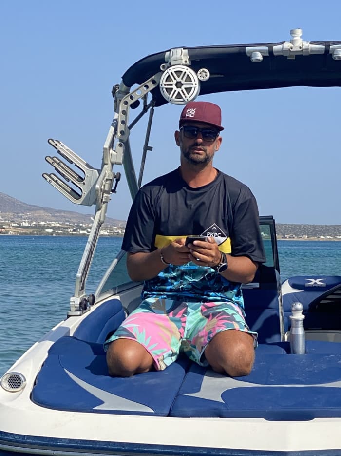 Enjoy 9h on a motorboat to explore Paros