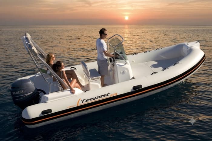 From Olbia to Tavolara at sunset: aperitifs, dolphins, and endless colors.