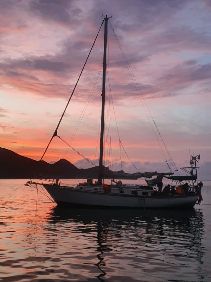 Discover Santa Marta on a sailboat for a full day