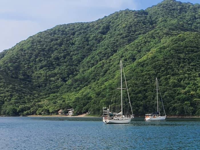 Discover Santa Marta on a sailboat for a full day