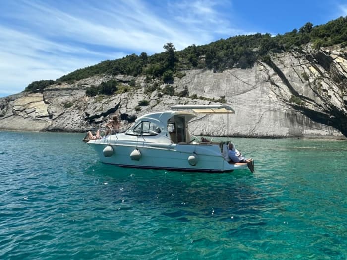 3 uur durende privéboottocht, vissen en snorkelen | Bar