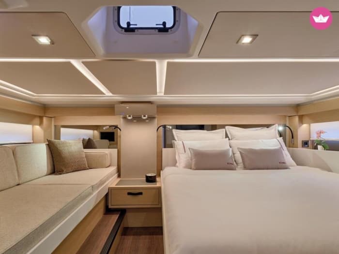 yachts de luxe à navigation et à moteur