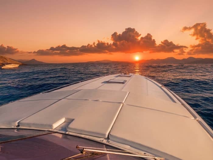 Escapada de meio dia: explore os paraísos escondidos da Costa Esmeralda de iate