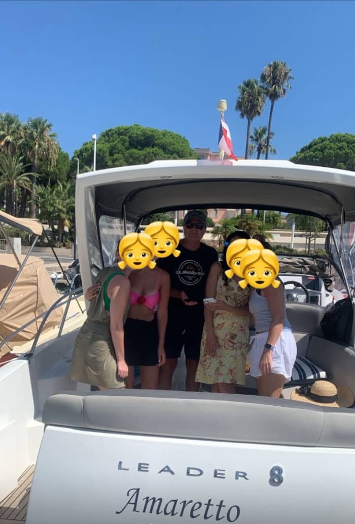 Entspannen Sie sich 4 Stunden lang an Bord eines komfortablen Bootes rund um die Lérins-Inseln. Spezieller Rabatt für Paare!