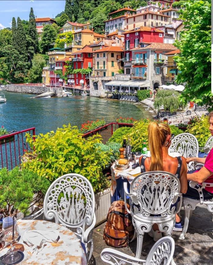 Your private motorboat for a day around Lake Como