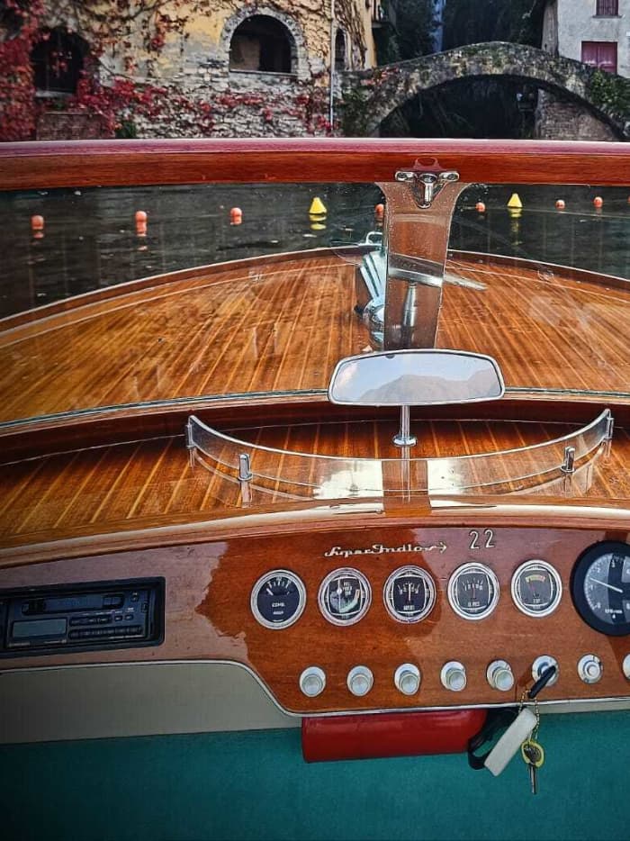 Your private motorboat for a day around Lake Como