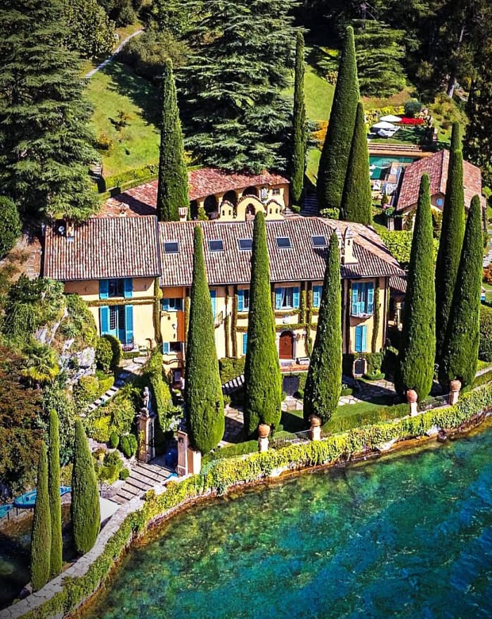Your private motorboat for a day around Lake Como