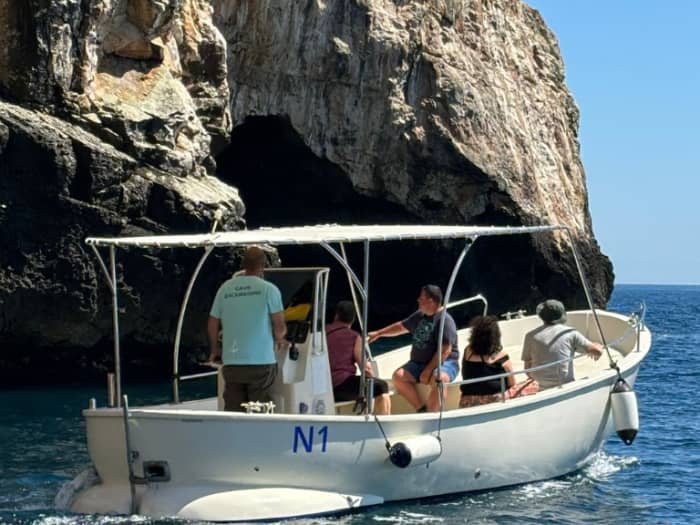 2h30 à Castrignano del Capo : Louez un bateau à moteur et profitez