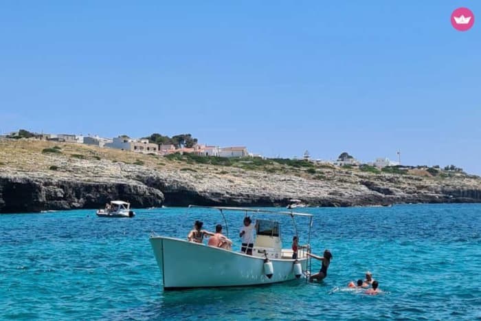 2h30 à Castrignano del Capo : Louez un bateau à moteur et profitez