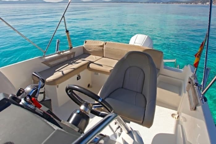 3h30 to explore Port de Pollença on a motorboat