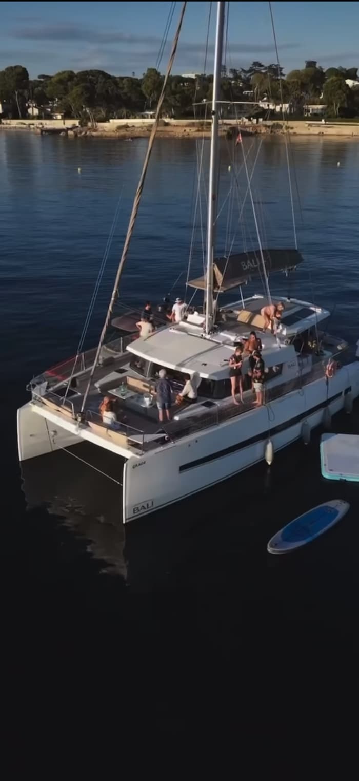 Crociera in catamarano – Cap d’Antibes e le acque turchesi della Costa Azzurra