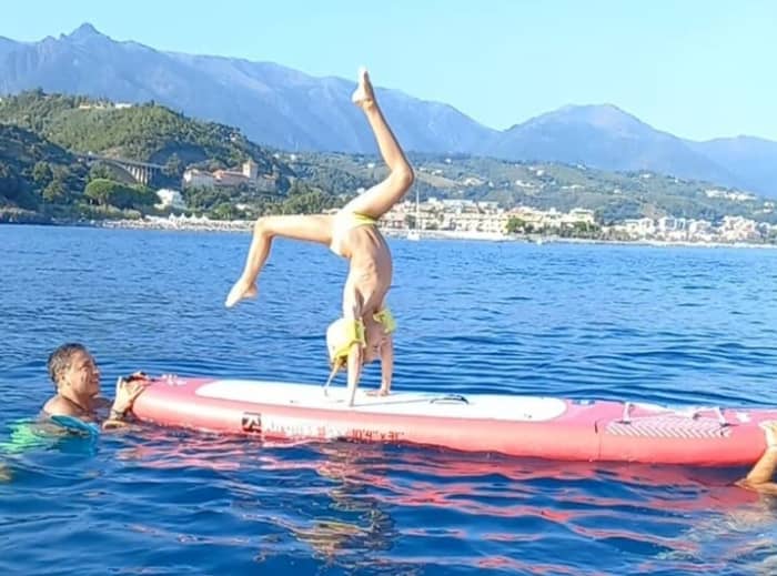 Genießen Sie die Sonne bei einer 8-stündigen Bootsfahrt nach Arenzano.