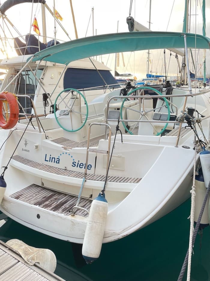 Explorez Costa Adeje et profitez d'une journée complète de navigation à voile.