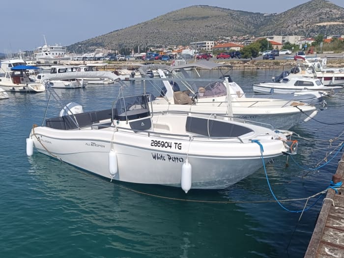 One day around Trogir: Enjoy 9h of discovery on a motorboat