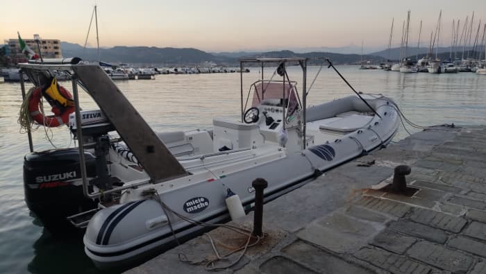 Eén dag om Fiumaretta di Ameglia te ontdekken: het echte Dolce Vita op een motorboot